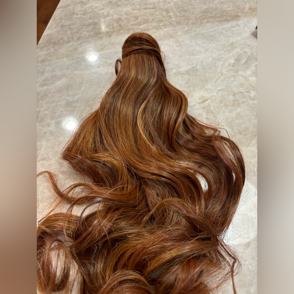 Hairdo 23” pony. Synthetic heat friendly. Brand new in box